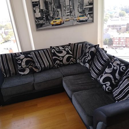 Room In Luxurious Penthouse Apartment London Kültér fotó